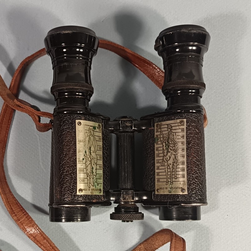 PAIRE DE JUMELLES D'OFFICIER 1914 1918 AVEC SILHOUETTES DE CAVALIER ET DE FANTASSIN MINISTERE DE LA GUERRE HUET & CIE PARIS