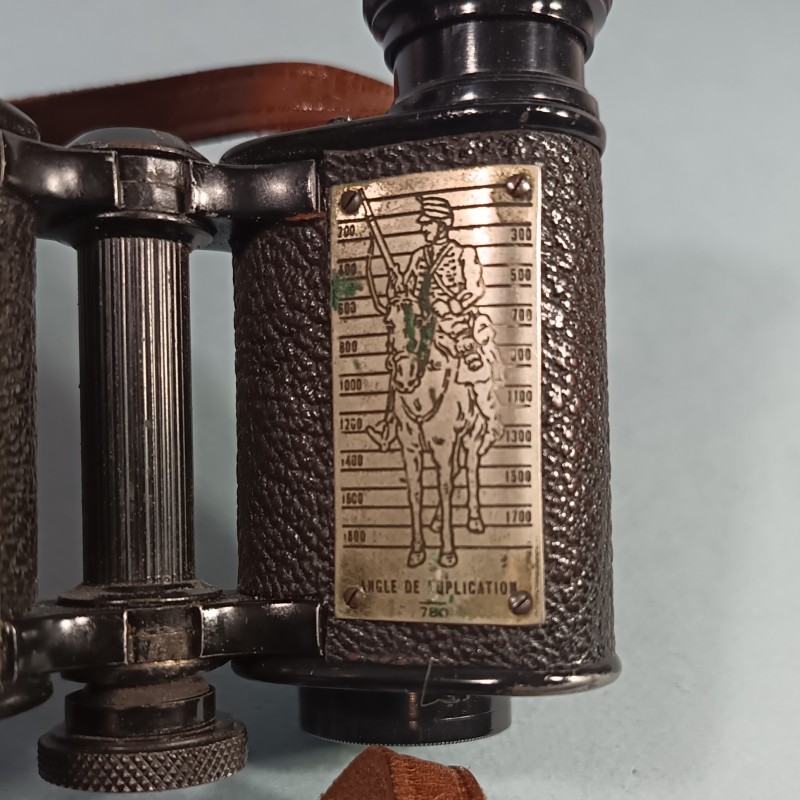 PAIRE DE JUMELLES D'OFFICIER 1914 1918 AVEC SILHOUETTES DE CAVALIER ET DE FANTASSIN MINISTERE DE LA GUERRE HUET & CIE PARIS