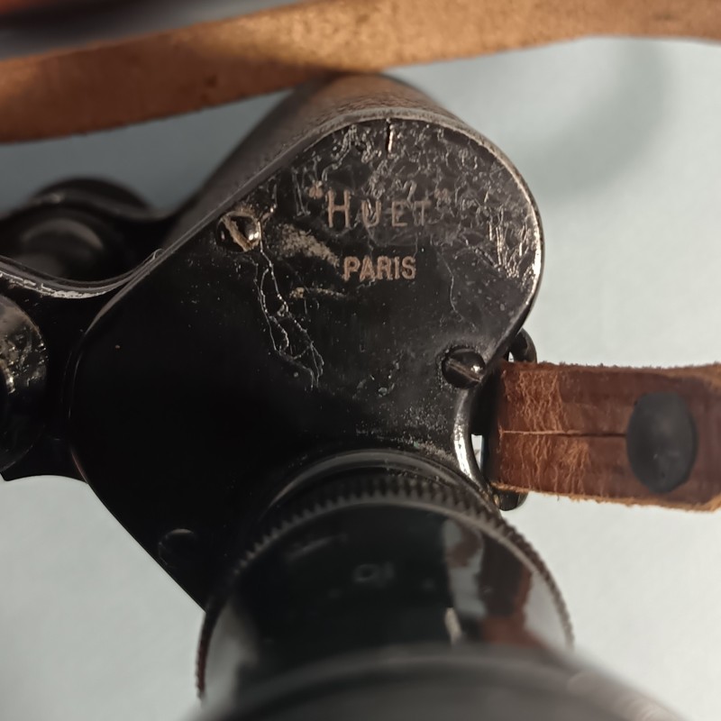 PAIRE DE JUMELLES D'OFFICIER 1914 1918 AVEC SILHOUETTES DE CAVALIER ET DE FANTASSIN MINISTERE DE LA GUERRE HUET & CIE PARIS