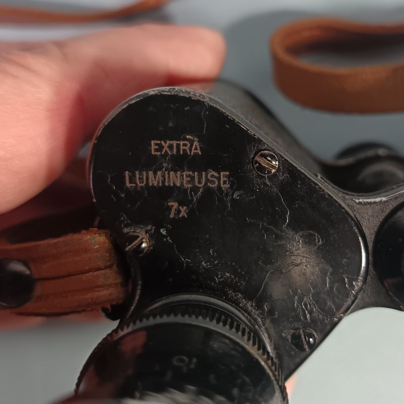 PAIRE DE JUMELLES D'OFFICIER 1914 1918 AVEC SILHOUETTES DE CAVALIER ET DE FANTASSIN MINISTERE DE LA GUERRE HUET & CIE PARIS