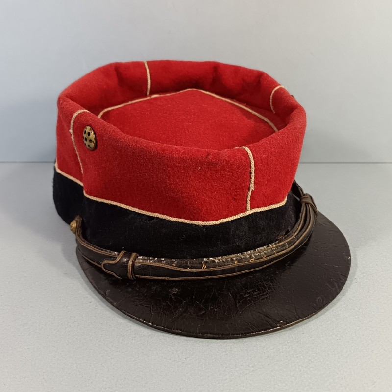 RARE !! KEPI TROUPE INFIRMIER MILITAIRE MODELE 1884 SOUTACHE BLANCHE JUGULAIRE FANTAISIE TAILLE 57 MATRICULE 718