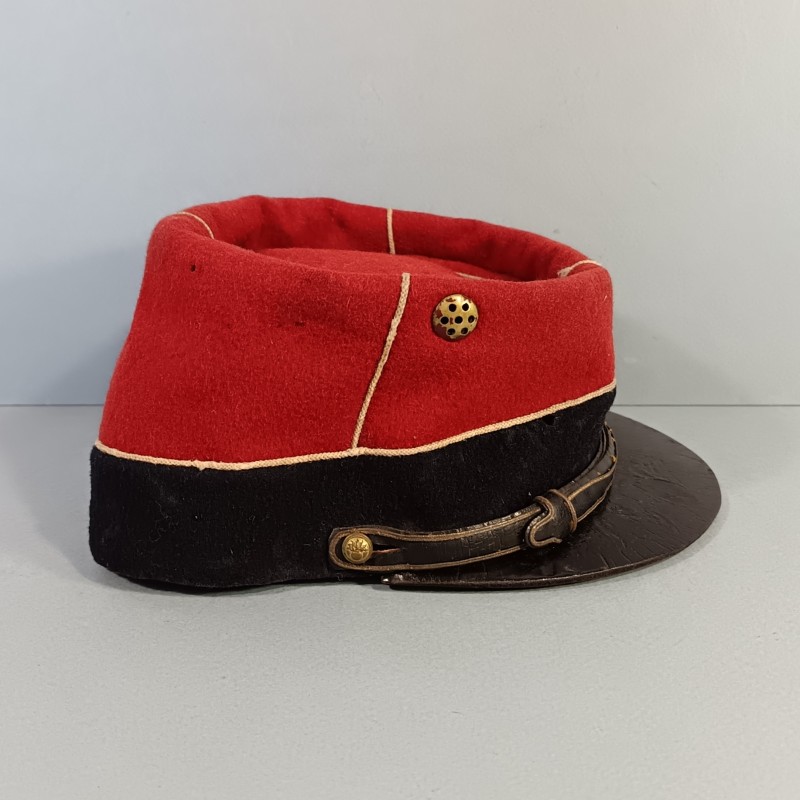 RARE !! KEPI TROUPE INFIRMIER MILITAIRE MODELE 1884 SOUTACHE BLANCHE JUGULAIRE FANTAISIE TAILLE 57 MATRICULE 718