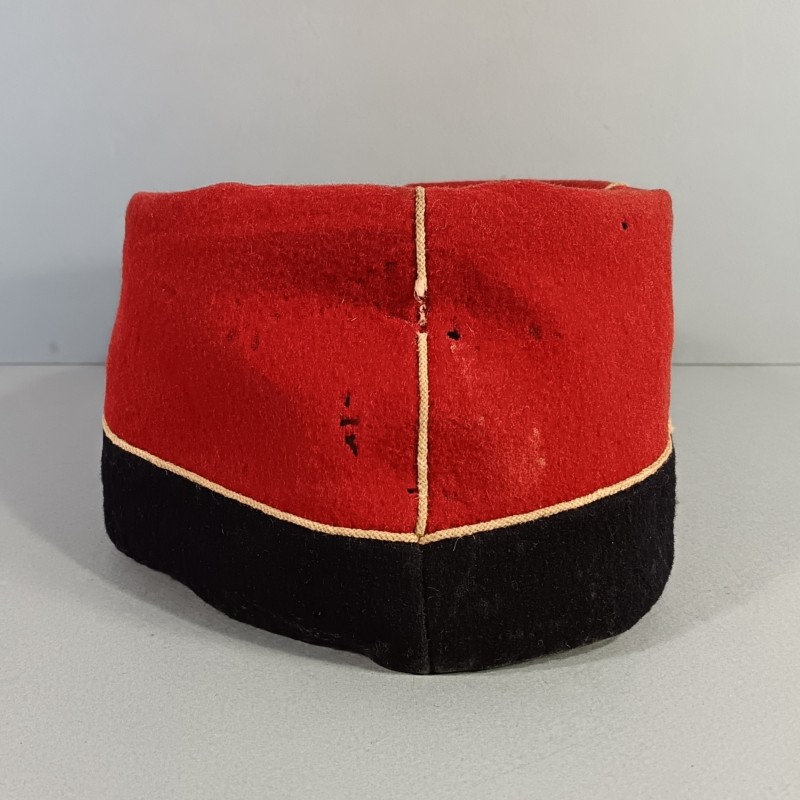 RARE !! KEPI TROUPE INFIRMIER MILITAIRE MODELE 1884 SOUTACHE BLANCHE JUGULAIRE FANTAISIE TAILLE 57 MATRICULE 718