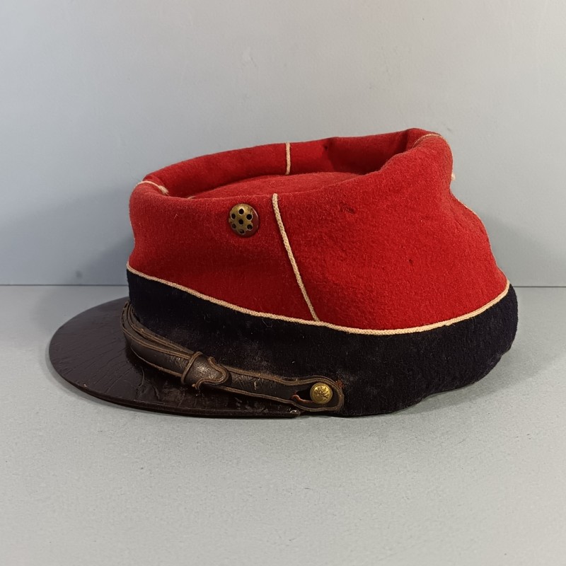 RARE !! KEPI TROUPE INFIRMIER MILITAIRE MODELE 1884 SOUTACHE BLANCHE JUGULAIRE FANTAISIE TAILLE 57 MATRICULE 718