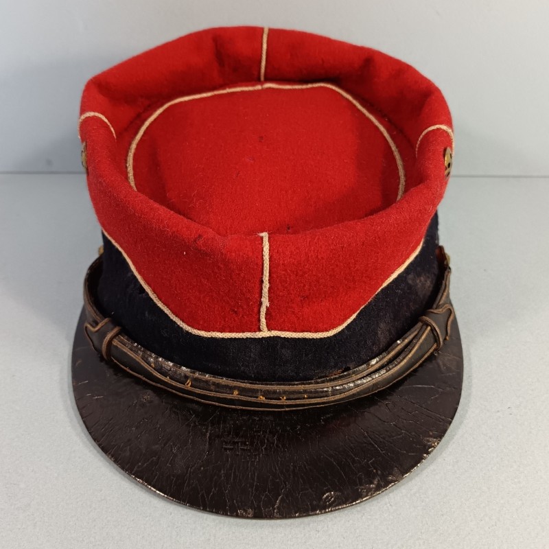 RARE !! KEPI TROUPE INFIRMIER MILITAIRE MODELE 1884 SOUTACHE BLANCHE JUGULAIRE FANTAISIE TAILLE 57 MATRICULE 718