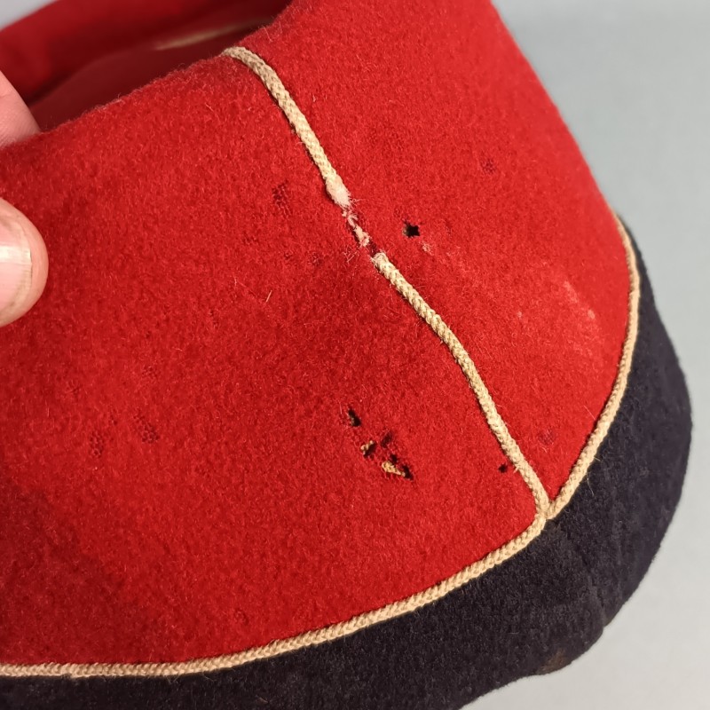 RARE !! KEPI TROUPE INFIRMIER MILITAIRE MODELE 1884 SOUTACHE BLANCHE JUGULAIRE FANTAISIE TAILLE 57 MATRICULE 718