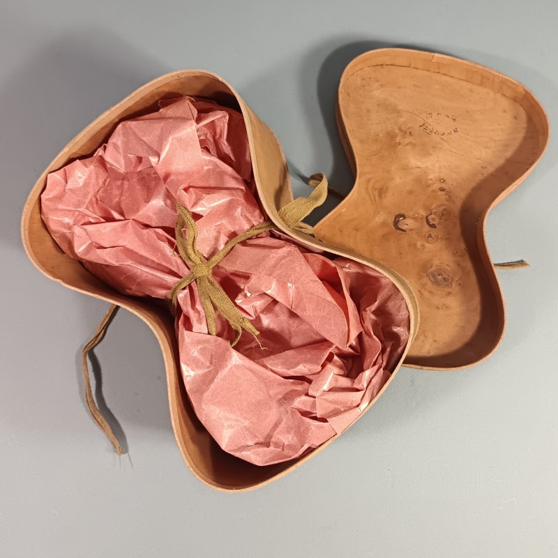 EPAULETTES D'ADJUDANT DE BATAILLON DE CHASSEURS A PIED OU CHASSEURS ALPINS EN BOITE TROISIEME REPUBLIQUE ET TENUE 1931