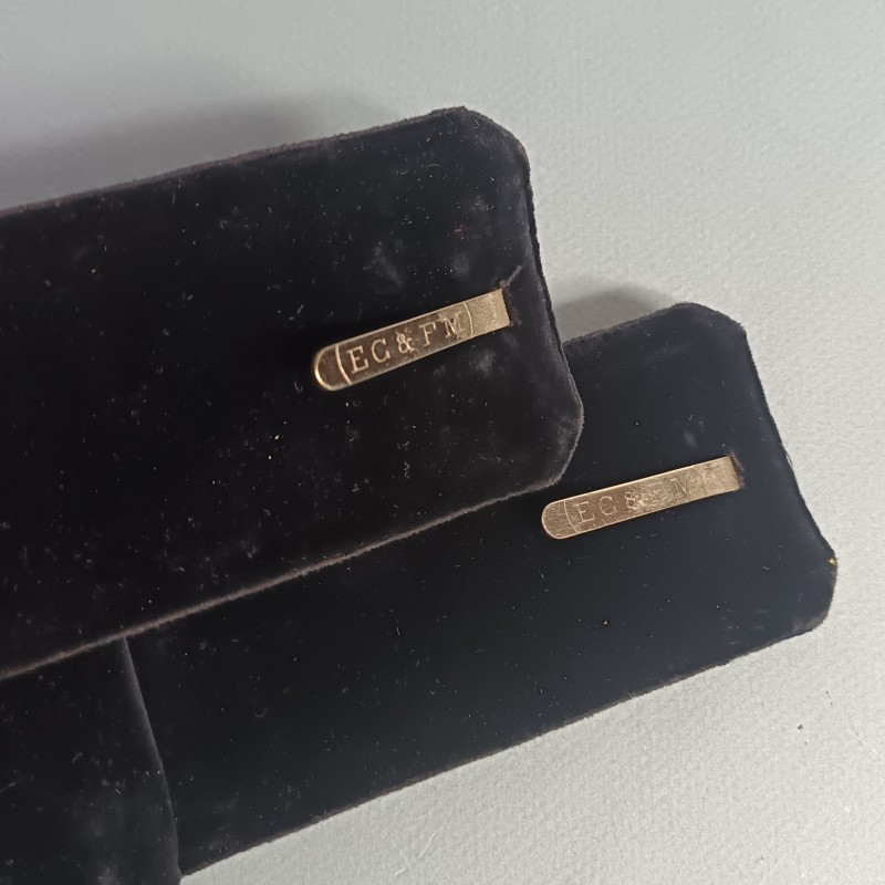 EPAULETTES D'ADJUDANT DE BATAILLON DE CHASSEURS A PIED OU CHASSEURS ALPINS EN BOITE TROISIEME REPUBLIQUE ET TENUE 1931