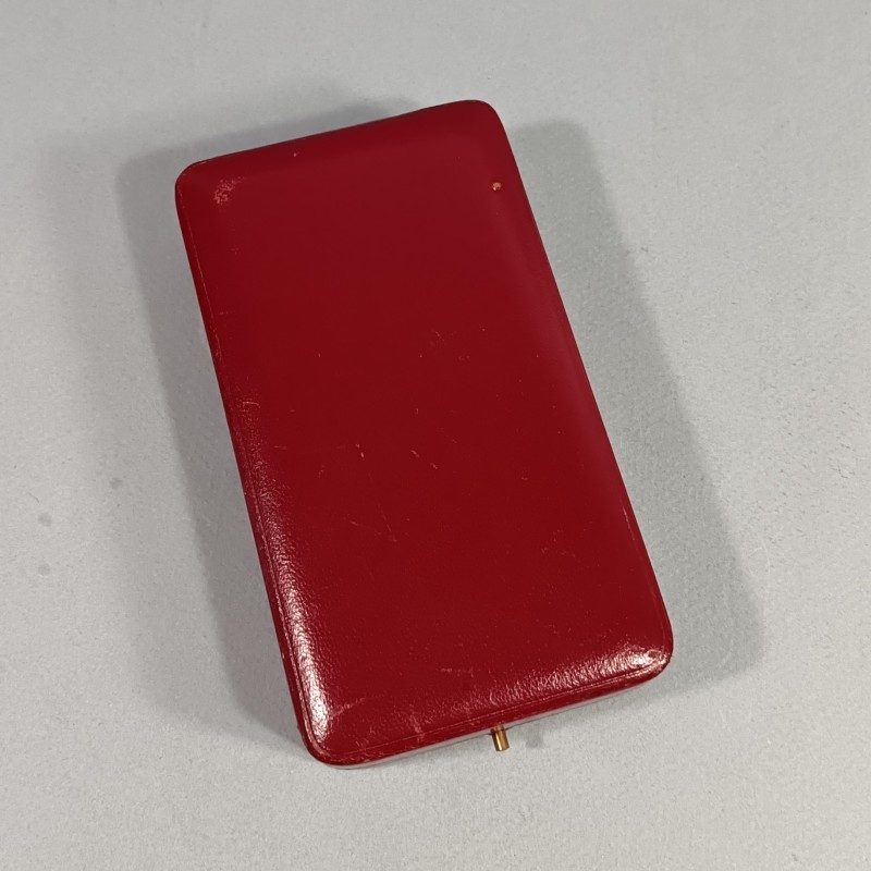 FRANCE MEDAILLE CROIX DE CHEVALIER DE L'ORDRE DE LA LEGION D'HONNEUR 4 ème REPUBLIQUE EN BOITE MODELE LUXE A FILETS ET BRILLANTS