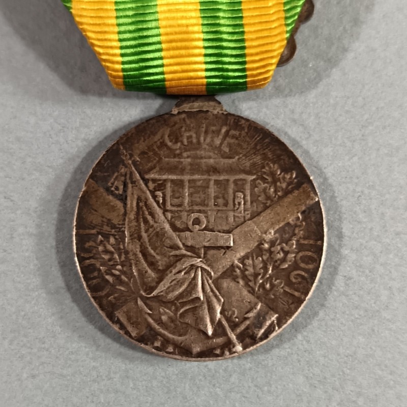 FRANCE MEDAILLE DE L'EXPEDITION DE CHINE AVEC SA BARRETTE CHINE 1900 1901 MEDAILLE EN ARGENT 55 JOURS DE PEKIN