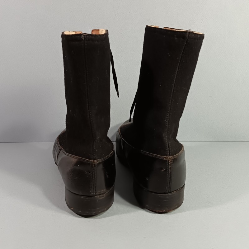 PAIRE DE BOTTINES EN CUIR ET FEUTRE NOIR FOURREES VERS 1900 1914 POUR TENUES D'OFFICIER TAILLE 1940-41