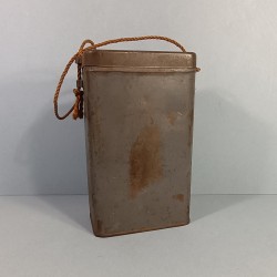 BOITE BLEU HORIZON DE TRANSPORT DE MASQUE A GAZ TYPE M2 GUERRE 1914 1918 EN TOLE PEINTE