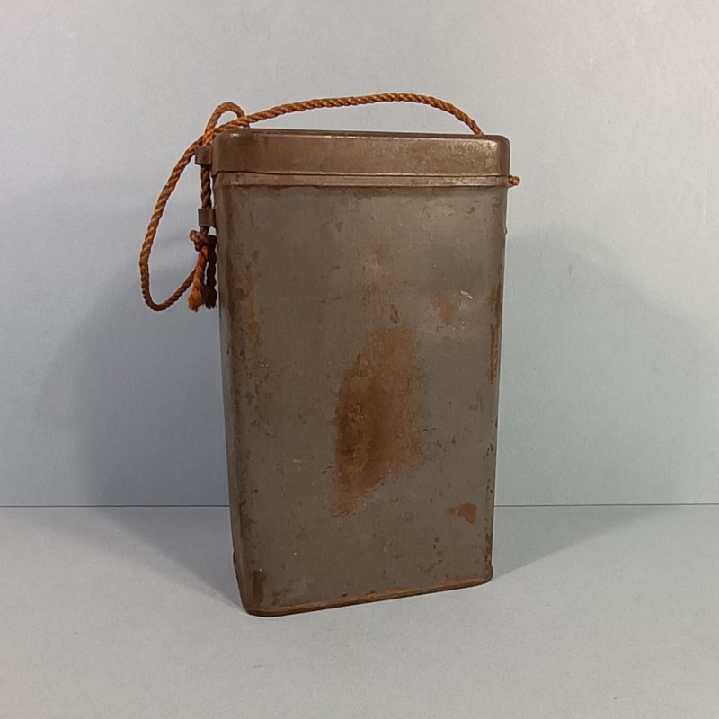 BOITE BLEU HORIZON DE TRANSPORT DE MASQUE A GAZ TYPE M2 GUERRE 1914 1918 EN TOLE PEINTE