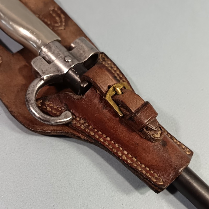 BAIONNETTE LEBEL MODELE 1886 PREMIER TYPE AVEC QUILLON POIGNEE MAILLECHORT "LA ROSALIE" GUERRE 1914 1918 AVEC SON CUIR
