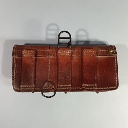 CARTOUCHIERE MODELE 1935 / 1937 COTE GAUCHE COULEUR FAUVE CUIR STRIE TAMPONNEE 2 ème TRIMESTRE 1940