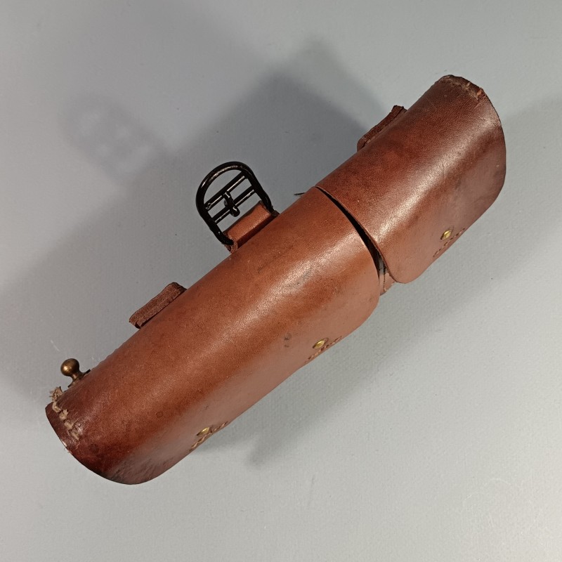 CARTOUCHIERE MODELE 1935 / 1937 COTE GAUCHE COULEUR FAUVE CUIR STRIE TAMPONNEE 2 ème TRIMESTRE 1940