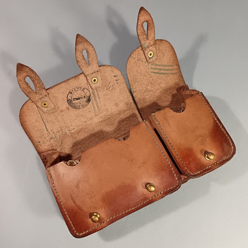 CARTOUCHIERE MODELE 1935 / 1937 COTE GAUCHE COULEUR FAUVE CUIR STRIE TAMPONNEE 2 ème TRIMESTRE 1940