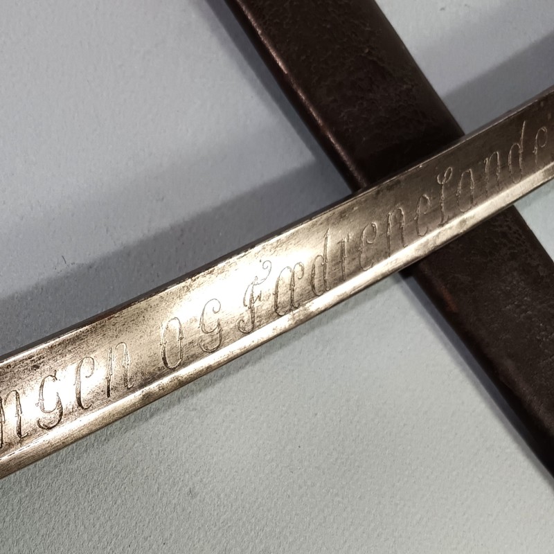 SABRE BRIQUET INFANTERIE MODELE AN IX PREMIER EMPIRE GARDE BOUTET ET LAME AVEC DEVISE EN NORVEGIEN AVEC SON FOURREAU