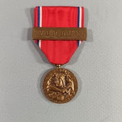FRANCE MEDAILLE DE LA BATAILLE DE VERDUN ON NE PASSE PAS 21 FEVRIER 1916 PAR REVILLON AVEC BARRETTE VERDUN