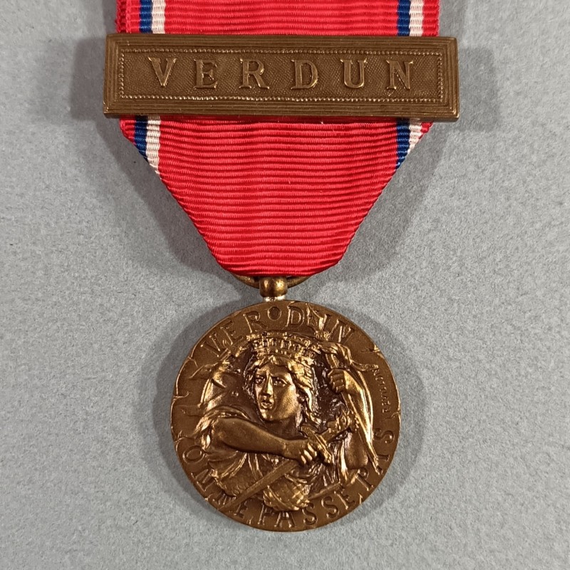 FRANCE MEDAILLE DE LA BATAILLE DE VERDUN ON NE PASSE PAS 21 FEVRIER 1916 PAR REVILLON AVEC BARRETTE VERDUN