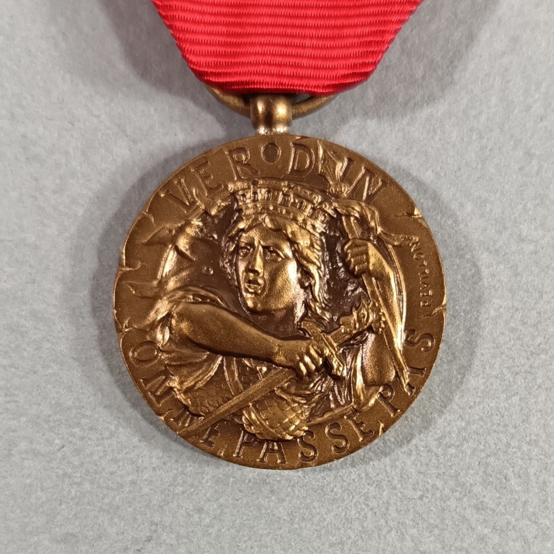 FRANCE MEDAILLE DE LA BATAILLE DE VERDUN ON NE PASSE PAS 21 FEVRIER 1916 PAR REVILLON AVEC BARRETTE VERDUN