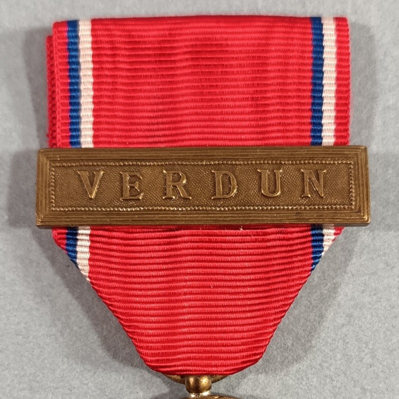 FRANCE MEDAILLE DE LA BATAILLE DE VERDUN ON NE PASSE PAS 21 FEVRIER 1916 PAR REVILLON AVEC BARRETTE VERDUN