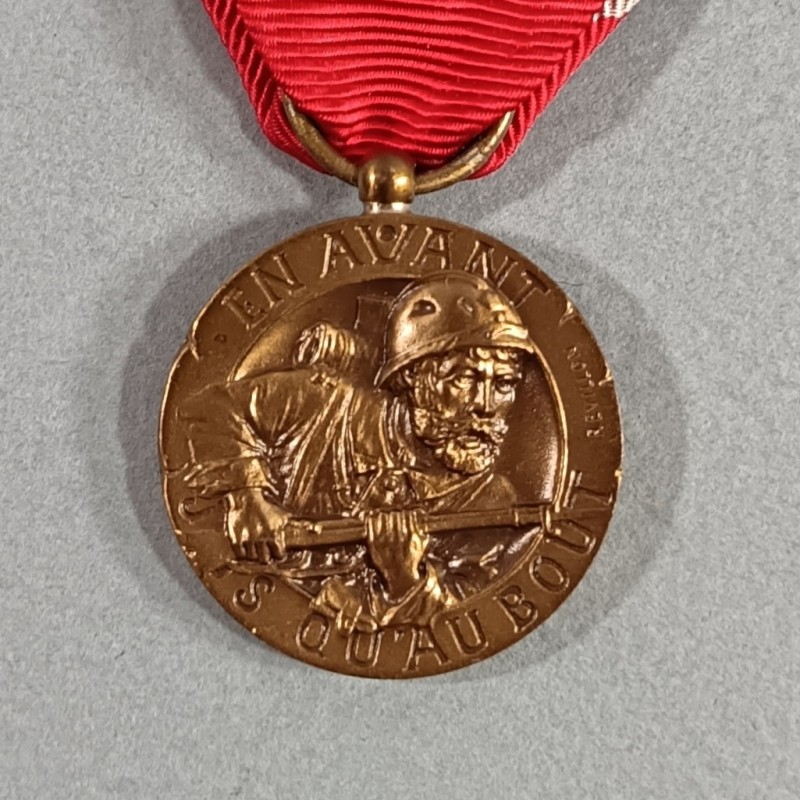 FRANCE MEDAILLE DE LA BATAILLE DE VERDUN ON NE PASSE PAS 21 FEVRIER 1916 PAR REVILLON AVEC BARRETTE VERDUN