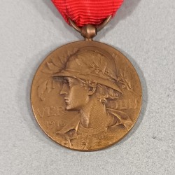 FRANCE MEDAILLE DE LA BATAILLE DE VERDUN ON NE PASSE PAS 21 FEVRIER 1916 PAR PRUDHOMME NON MARQUEE AVEC BARRETTE VERDUN