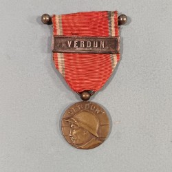 FRANCE MEDAILLE DE LA BATAILLE DE VERDUN ON NE PASSE PAS 21 FEVRIER 1916 MODELE ANONYME AVEC BARRETTE VERDUN