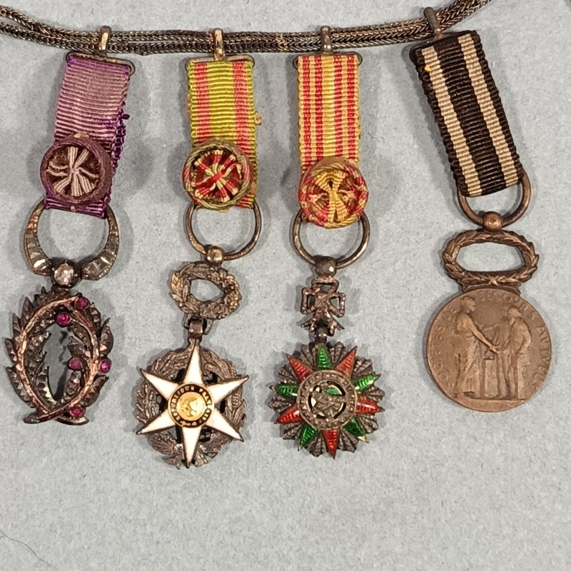 FRANCE CHAINETTE OU BARRETTE DE 4 REDUCTIONS PALMES ACADEMIQUES MERITE AGRICOLE NICHAN IFTIKHAR SECOURS MUTUELS