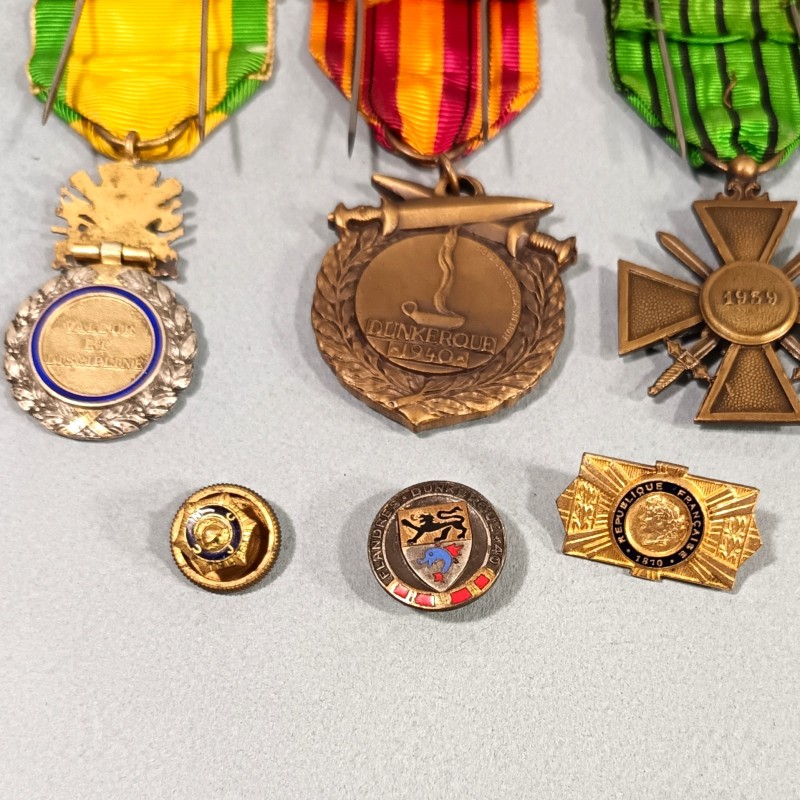 EMSEMBLE BRASSARD ET MEDAILLES D'UN ANCIEN SOUS OFFICIER COMBATTANT DE DUNKERQUE 1939 1940 LA MEDAILLE DE DUNKERQUE