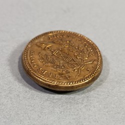 BOUTON ARMEE REVOLUTIONNAIRE MODELE 1790 1792 SUR FOND BOIS GRAND MODULE DIAMETRE 2.7 cm REVOLUTION FRANCAISE