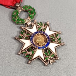 FRANCE MEDAILLE CROIX DE CHEVALIER DE L'ORDRE DE LA LEGION D'HONNEUR 5 ème REPUBLIQUE MODELE EN ARGENT A FILETS