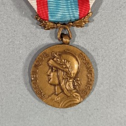 MEDAILLE COMMEMORATIVE D'AFRIQUE DU NORD AVEC BARRETTE ALGERIE SECOND MODELE A PARTIR DE 1958 OPERATIONS DE SECURITE