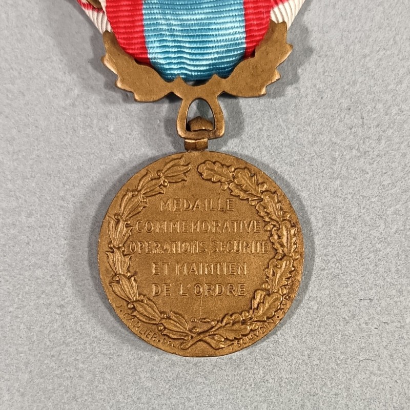 MEDAILLE COMMEMORATIVE D'AFRIQUE DU NORD AVEC BARRETTE ALGERIE SECOND MODELE A PARTIR DE 1958 OPERATIONS DE SECURITE
