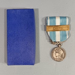 FRANCE MEDAILLE D'OUTRE MER AVEC BARRETTE ZAIRE FABRICATION PRIVEE PRECOCE BARRETTE ET MEDAILLE DELANDE EN BOITE