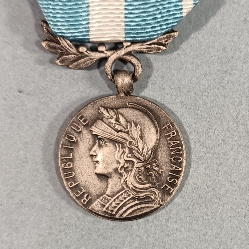 FRANCE MEDAILLE D'OUTRE MER AVEC BARRETTE ZAIRE FABRICATION PRIVEE PRECOCE BARRETTE ET MEDAILLE DELANDE EN BOITE