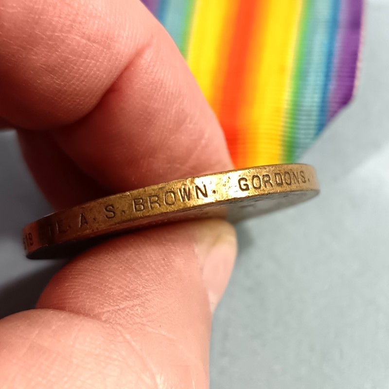 MEDAILLE INTERALLIEE DE LA VICTOIRE DE LA GRANDE GUERRE 1914-1918 MODELE ANGLAIS ATTRIBUE S-23519 PTE. A.S.BROWN.GORDONS.