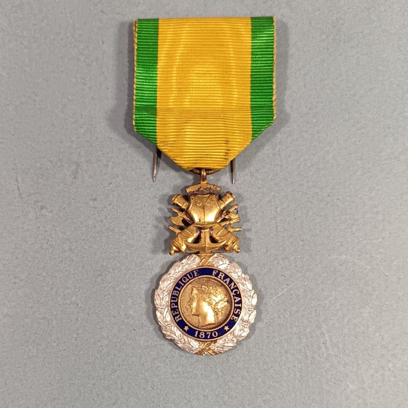 FRANCE ORDRE DE LA MEDAILLE MILITAIRE 3 ème REPUBLIQUE 1870 VALEUR ET DISCIPLINE EN ARGENT DANS SA BOITE