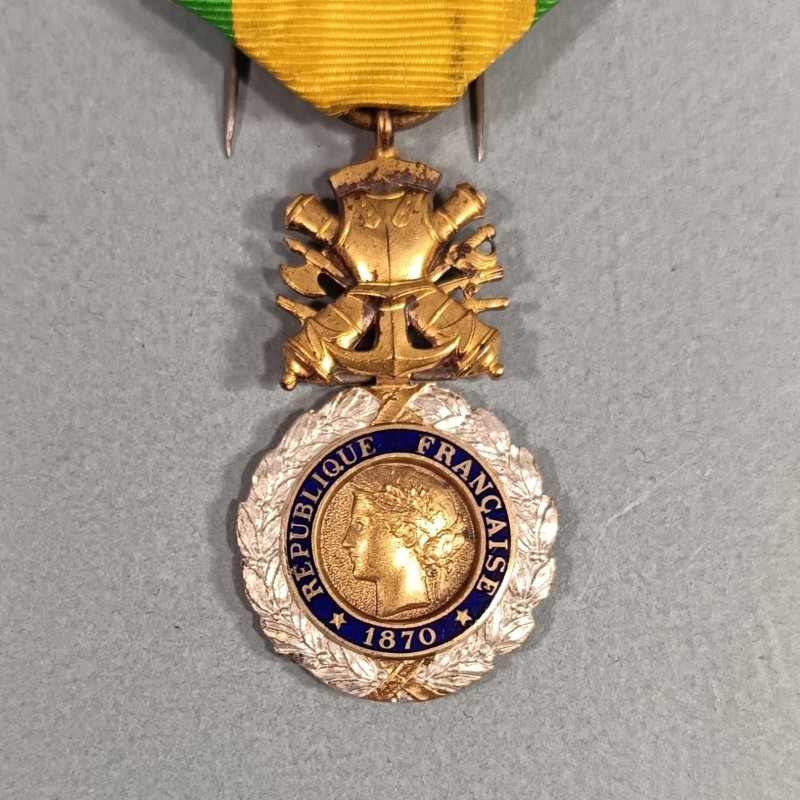 FRANCE ORDRE DE LA MEDAILLE MILITAIRE 3 ème REPUBLIQUE 1870 VALEUR ET DISCIPLINE EN ARGENT DANS SA BOITE