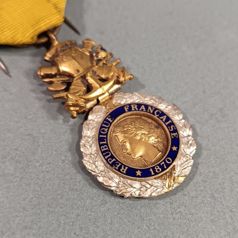 FRANCE ORDRE DE LA MEDAILLE MILITAIRE 3 ème REPUBLIQUE 1870 VALEUR ET DISCIPLINE EN ARGENT DANS SA BOITE