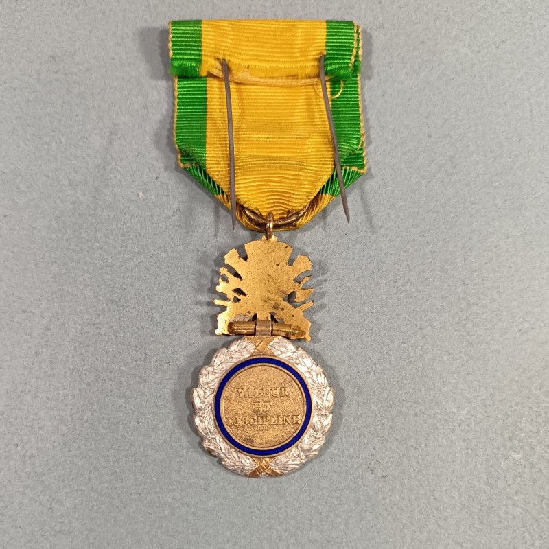 FRANCE ORDRE DE LA MEDAILLE MILITAIRE 3 ème REPUBLIQUE 1870 VALEUR ET DISCIPLINE EN ARGENT DANS SA BOITE