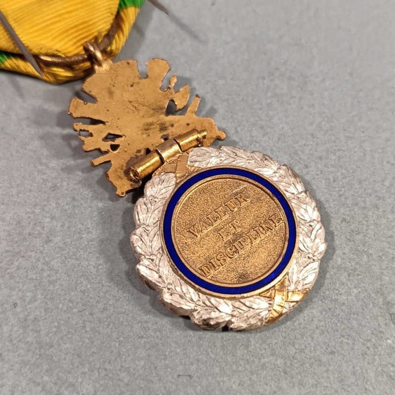 FRANCE ORDRE DE LA MEDAILLE MILITAIRE 3 ème REPUBLIQUE 1870 VALEUR ET DISCIPLINE EN ARGENT DANS SA BOITE