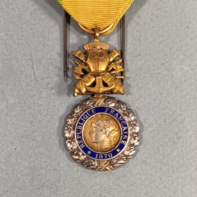 FRANCE ORDRE DE LA MEDAILLE MILITAIRE 3 ème REPUBLIQUE 1870 VALEUR ET DISCIPLINE EN ARGENT DANS SA BOITE