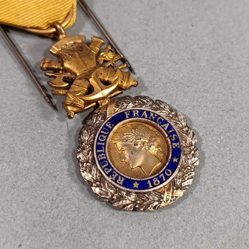 FRANCE ORDRE DE LA MEDAILLE MILITAIRE 3 ème REPUBLIQUE 1870 VALEUR ET DISCIPLINE EN ARGENT DANS SA BOITE