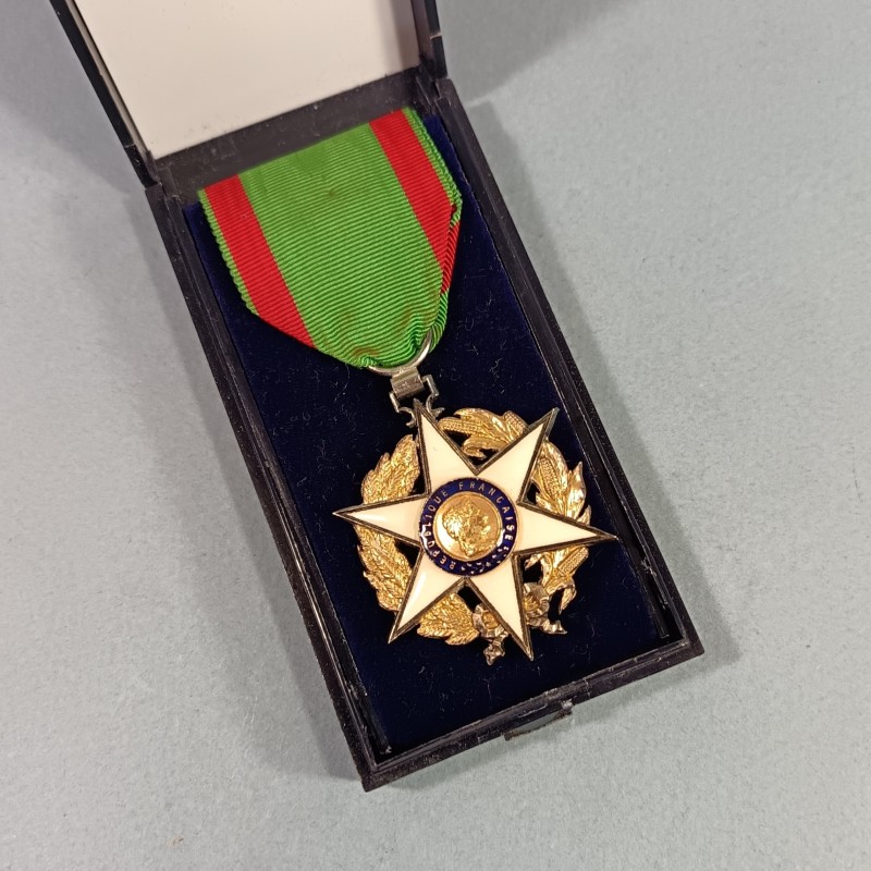 FRANCE MEDAILLE DE CHEVALIER DE L'ORDRE DU MERITE AGRICOLE FRANCAIS EN BOITE