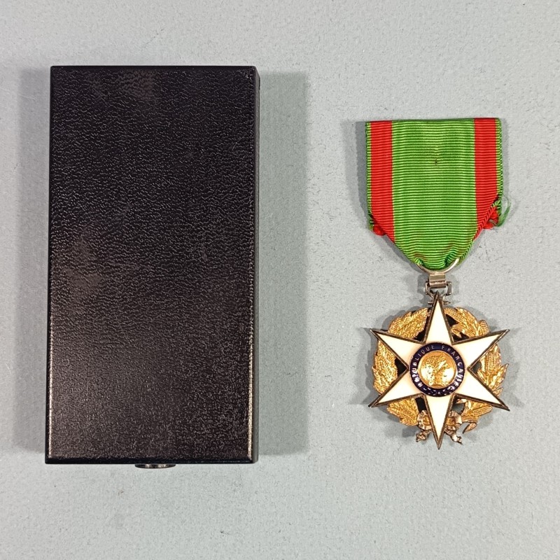 FRANCE MEDAILLE DE CHEVALIER DE L'ORDRE DU MERITE AGRICOLE FRANCAIS EN BOITE