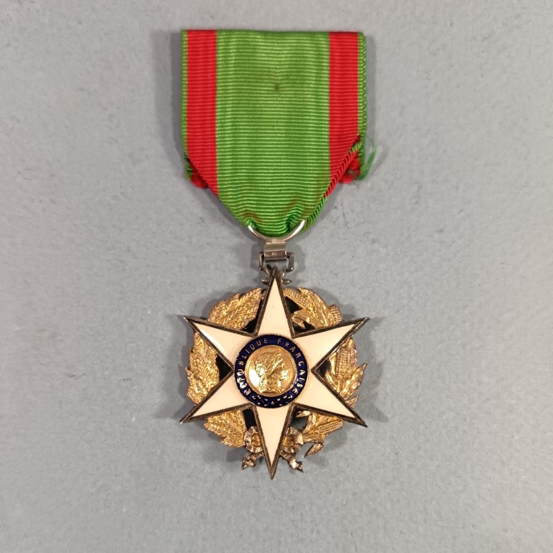 FRANCE MEDAILLE DE CHEVALIER DE L'ORDRE DU MERITE AGRICOLE FRANCAIS EN BOITE