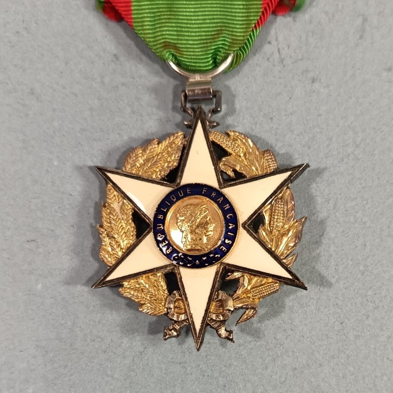 FRANCE MEDAILLE DE CHEVALIER DE L'ORDRE DU MERITE AGRICOLE FRANCAIS EN BOITE