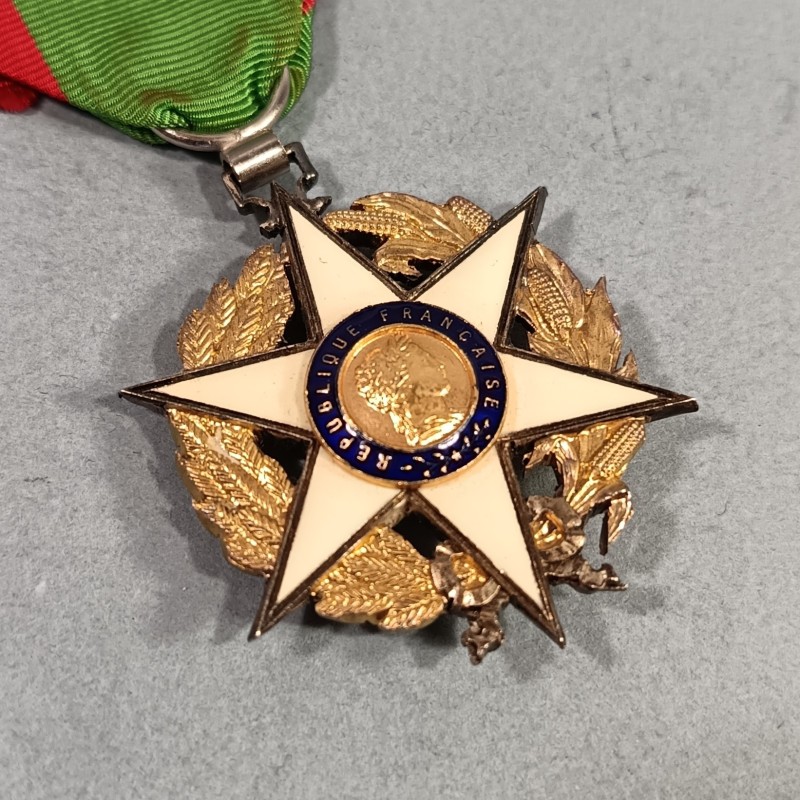 FRANCE MEDAILLE DE CHEVALIER DE L'ORDRE DU MERITE AGRICOLE FRANCAIS EN BOITE
